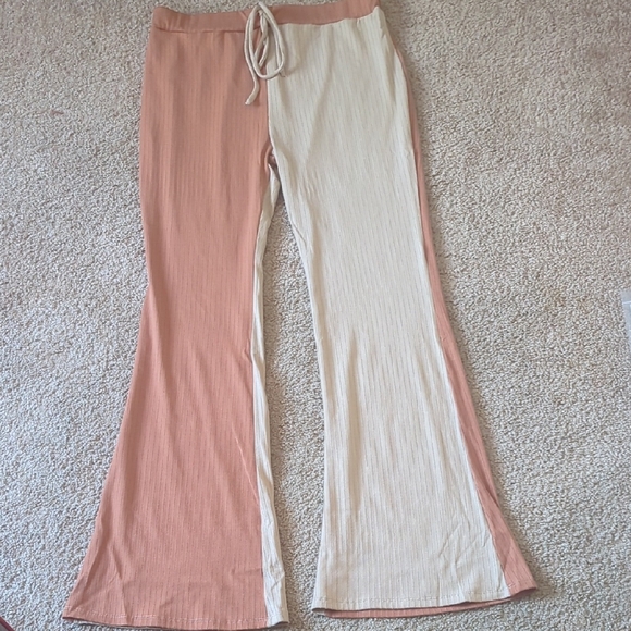 Chic Two-Tone Ribbed Set with Collared Top - Picture 3 of 3